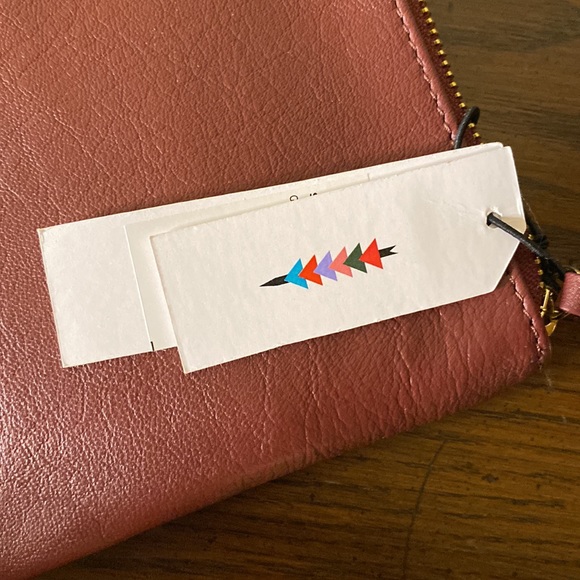 New w Tags genuine leather Thacker hands free wristlet with matching card case - Picture 4 of 12